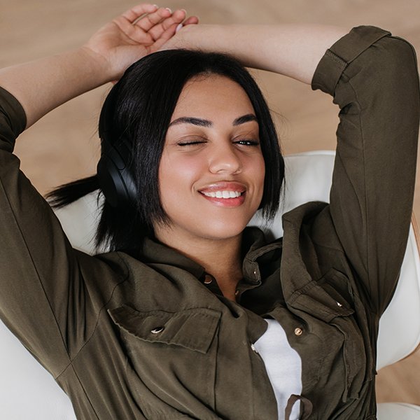 woman experiencing relief from histamine symptoms